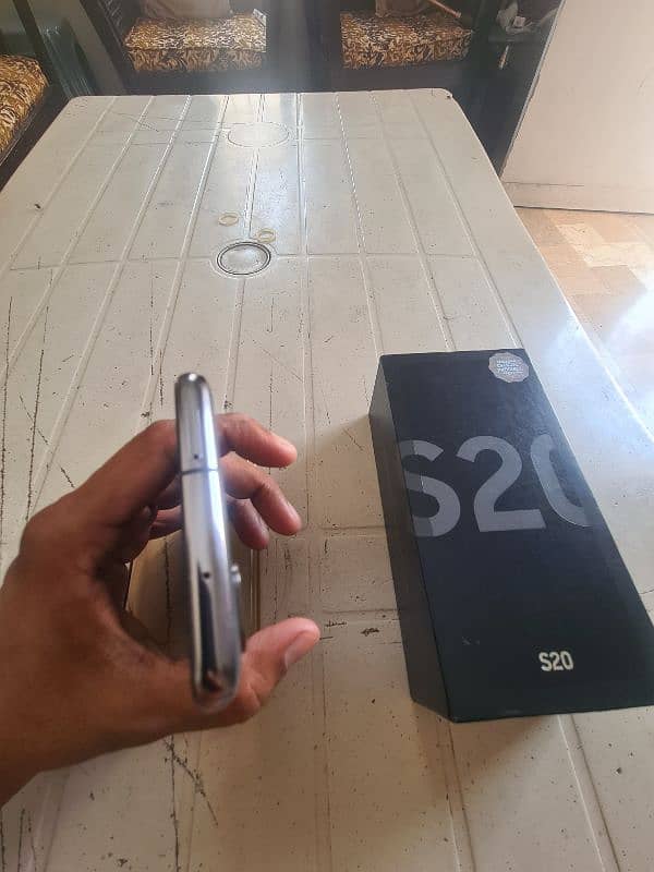 Samsung Galaxy S20 Official 4