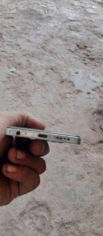 Infinix 8+8 128 8month old 2