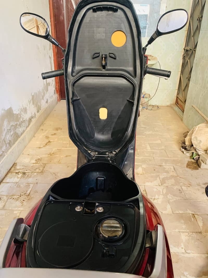 United Scooty 100 CC Karachi 6