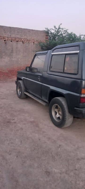 Daihatsu Rocky jeep 12