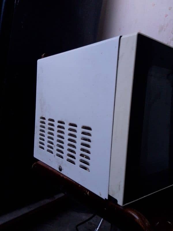 Dawlance Microwave Oven 1
