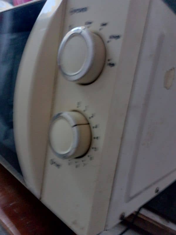 Dawlance Microwave Oven 2