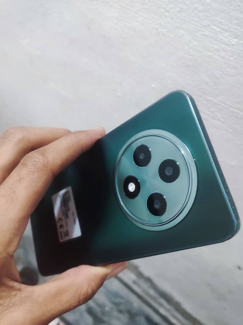 Reno 12f box open 1