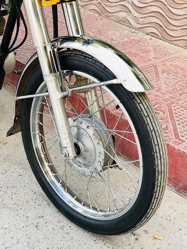 HONDA CG 125 - ISLAMABAD REG GOLDEN NUM - MODEL 2021 - ORIGINAL SAMAAN 2