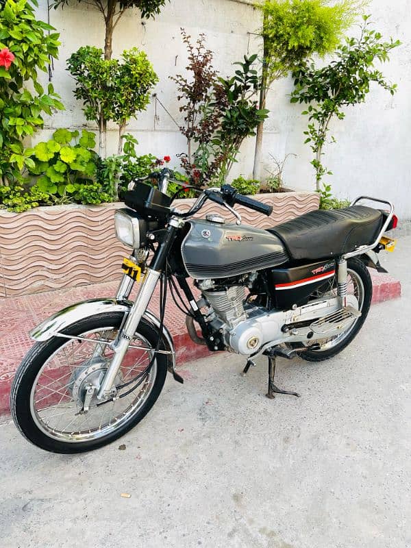 HONDA CG 125 - ISLAMABAD REG GOLDEN NUM - MODEL 2021 - ORIGINAL SAMAAN 10