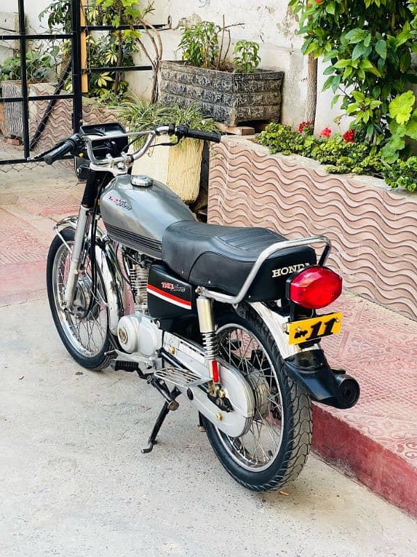 HONDA CG 125 - ISLAMABAD REG GOLDEN NUM - MODEL 2021 - ORIGINAL SAMAAN 11