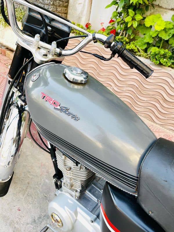 HONDA CG 125 - ISLAMABAD REG GOLDEN NUM - MODEL 2021 - ORIGINAL SAMAAN 12