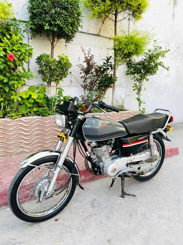 HONDA CG 125 - ISLAMABAD REG GOLDEN NUM - MODEL 2021 - ORIGINAL SAMAAN 17