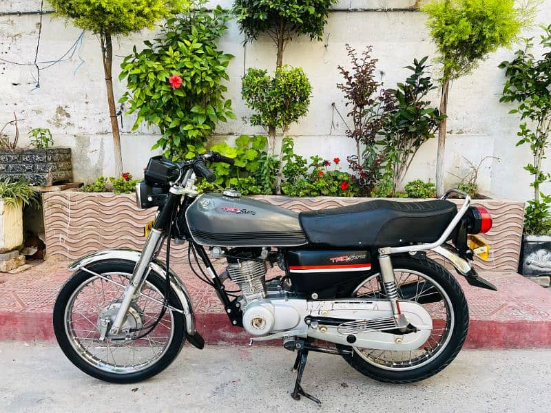 HONDA CG 125 - ISLAMABAD REG GOLDEN NUM - MODEL 2021 - ORIGINAL SAMAAN 19