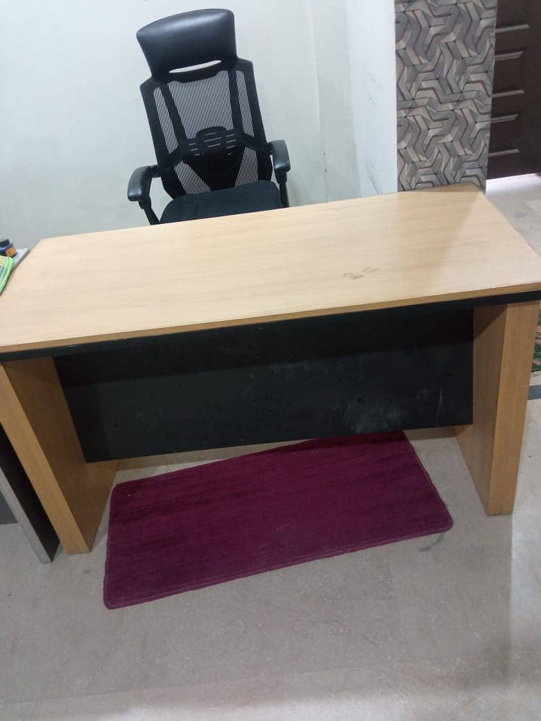 Imported Chair Having Ergonomics 0