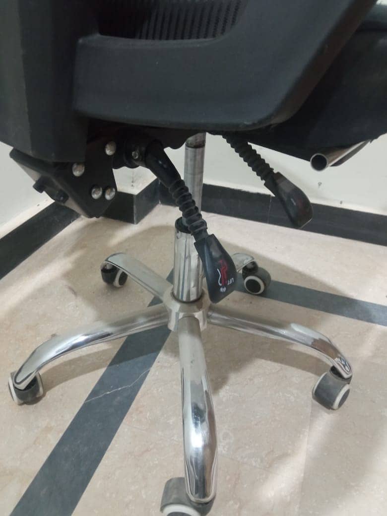 Imported Chair Having Ergonomics 2