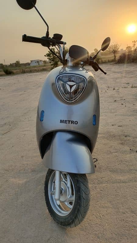 Electric bike Metro M6 in excellent condition 0