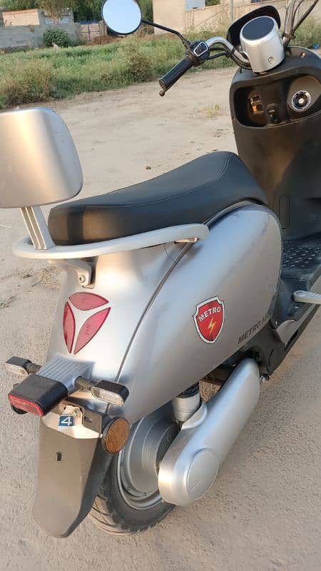 Electric bike Metro M6 in excellent condition 2