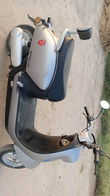 Electric bike Metro M6 in excellent condition 3