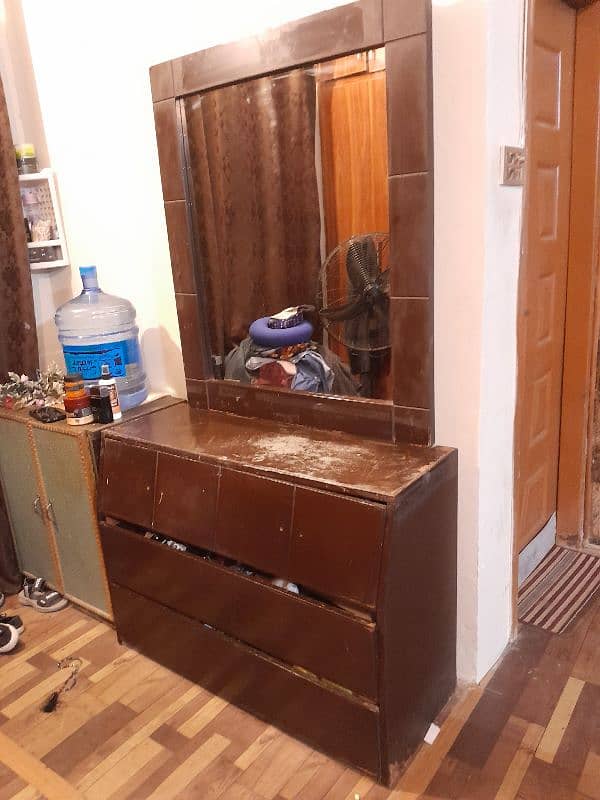 Tally Wood. Dressing Table. 0