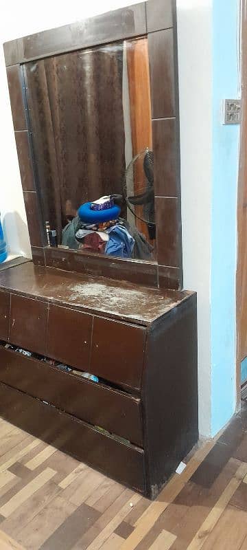 Tally Wood. Dressing Table. 2