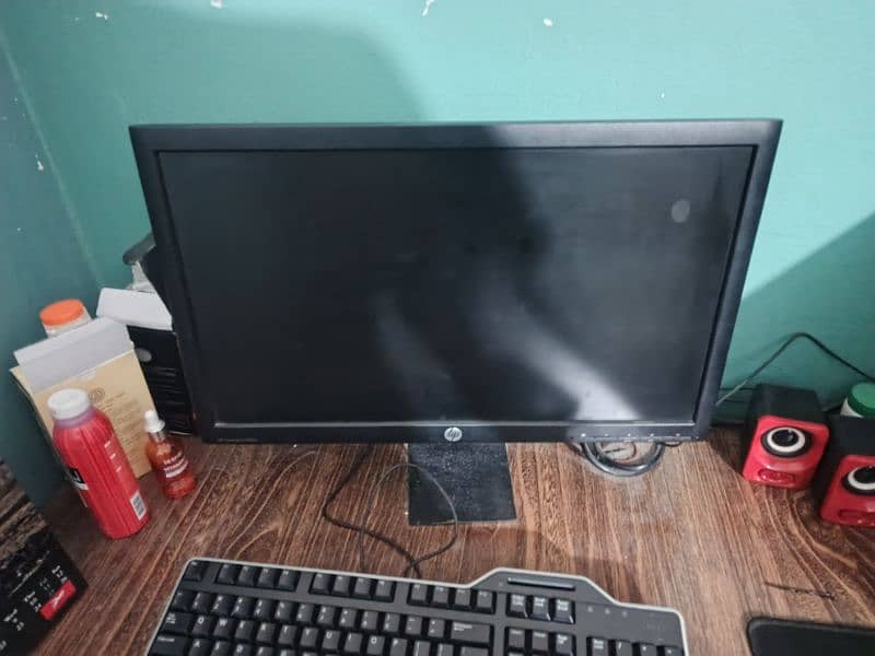 Dell Xeon E5 | 16GB RAM | 225GB SSD | Quadro GPU | 22" LCD 0