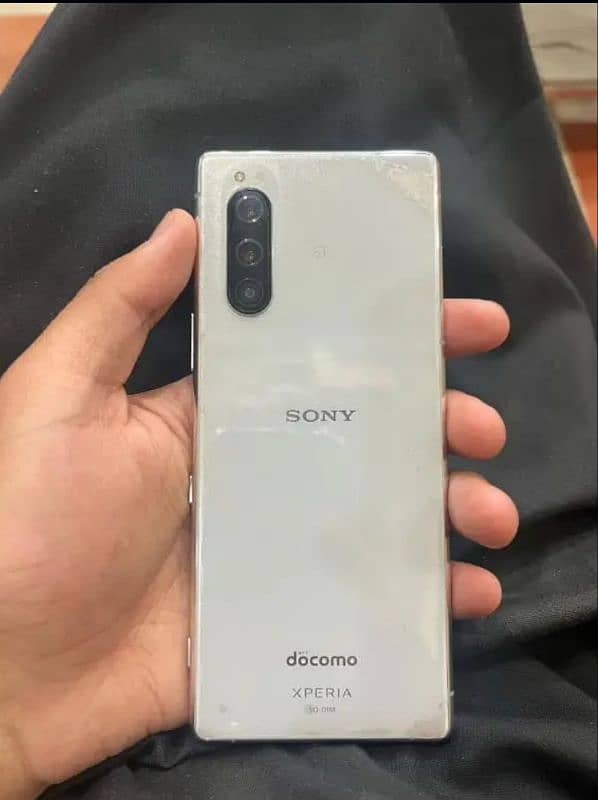 SONY EXPERIA 5  NON PTA 10 BY 10 comdtion 0