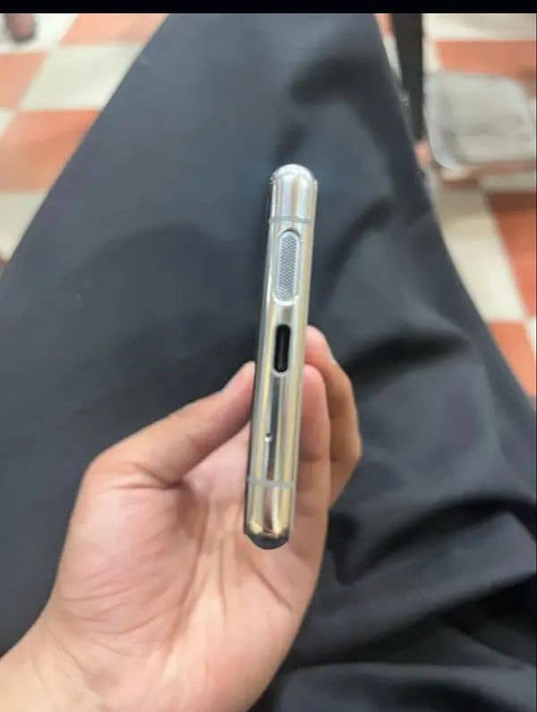 SONY EXPERIA 5  NON PTA 10 BY 10 comdtion 1