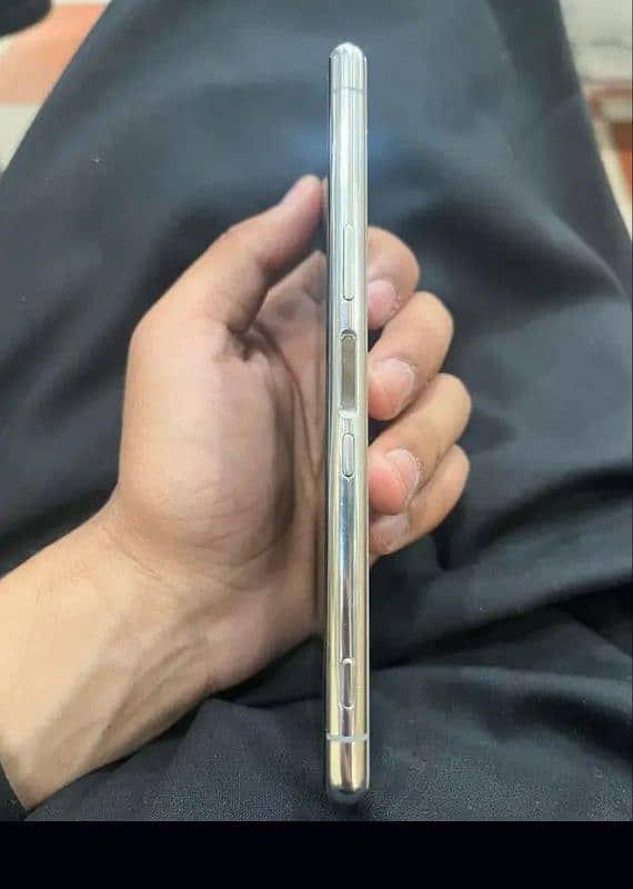 SONY EXPERIA 5  NON PTA 10 BY 10 comdtion 2