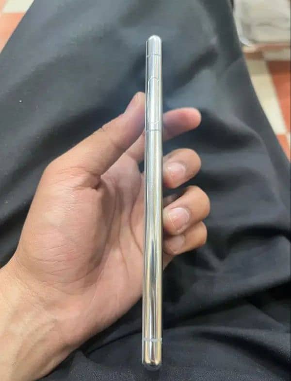 SONY EXPERIA 5  NON PTA 10 BY 10 comdtion 3