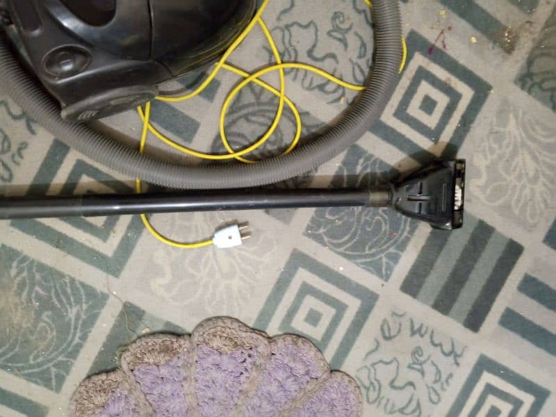 Vacuum Cleaner   sale on olx   very  low price on olx vary past sale 4