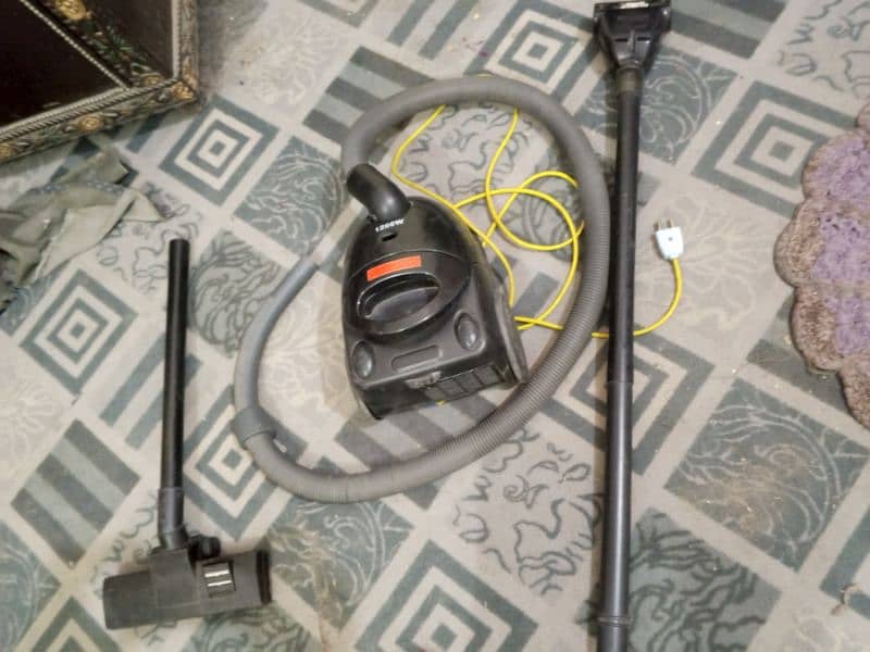 Vacuum Cleaner   sale on olx   very  low price on olx vary past sale 5