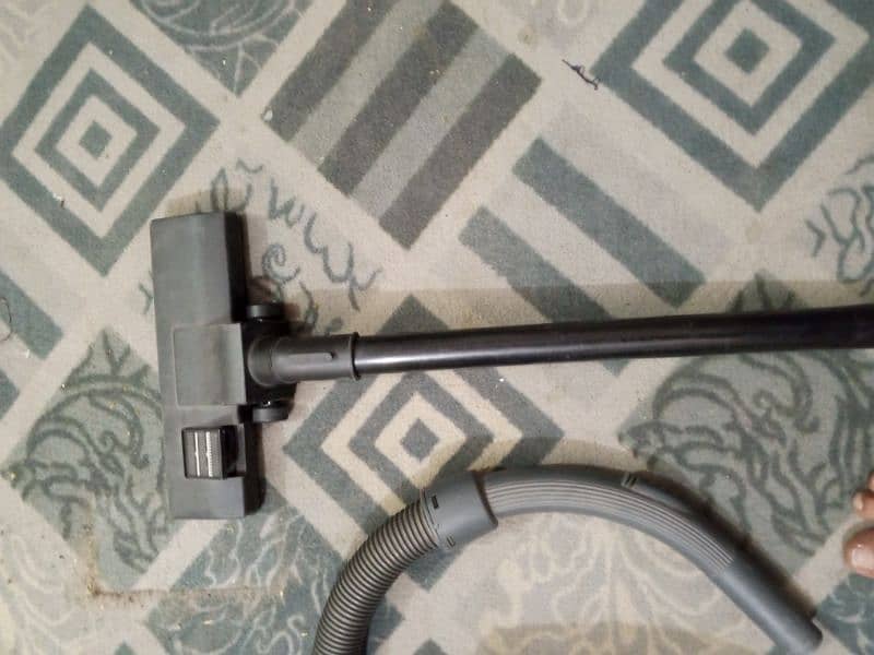 Vacuum Cleaner   sale on olx   very  low price on olx vary past sale 8