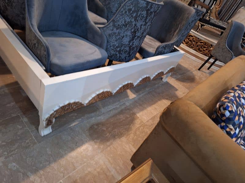bed with side table nd dressing 3