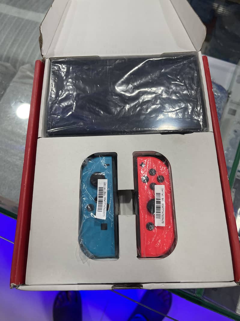 Nintendo Switch OLED Slightly USED 4