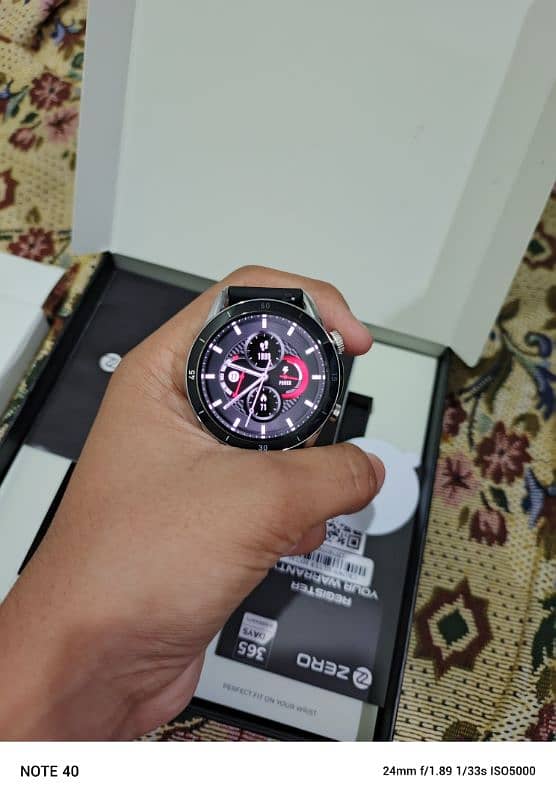zero crown smart watch . with all accessories,only 1 mounth used 1