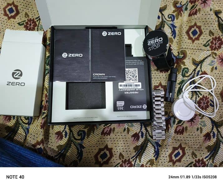 zero crown smart watch . with all accessories,only 1 mounth used 2