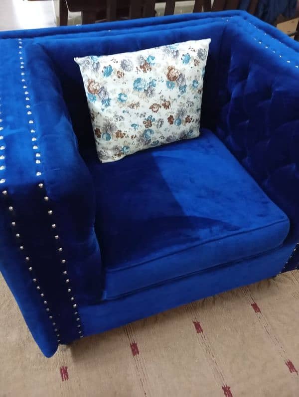 5 seater blue sofa and center table 1