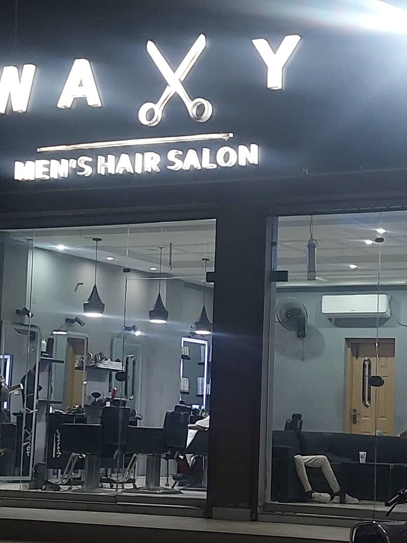 Professional Barber/stylist 0