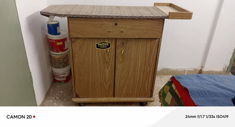 Iron Stand With 2 storage portions condition picture ma dakh sakty 0