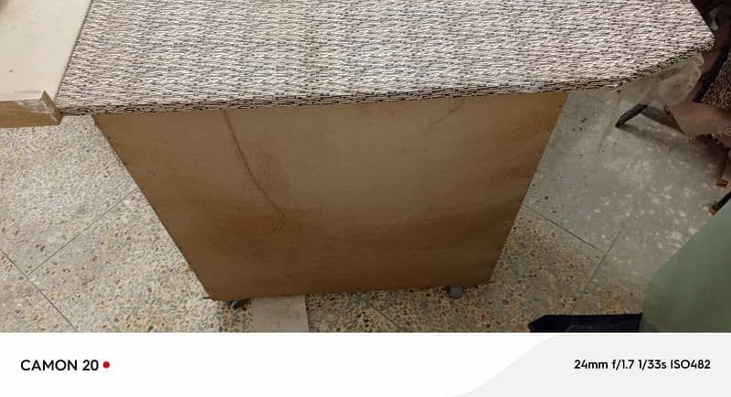 Iron Stand With 2 storage portions condition picture ma dakh sakty 3