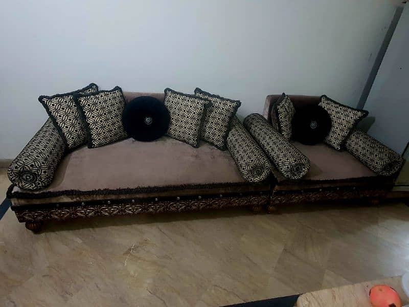 6 seater sofa set chiniooti slyle with cushions. 0