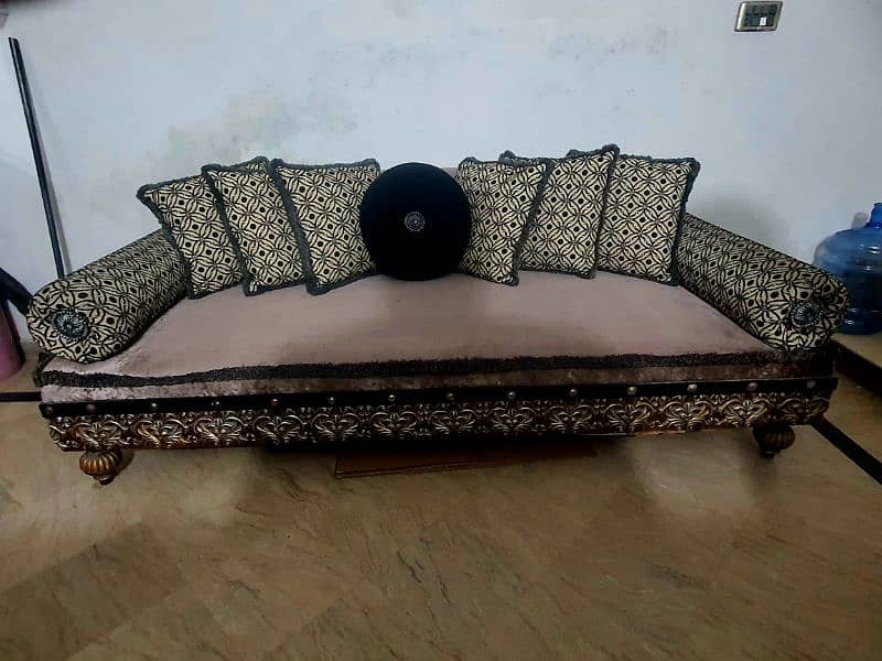 6 seater sofa set chiniooti slyle with cushions. 1