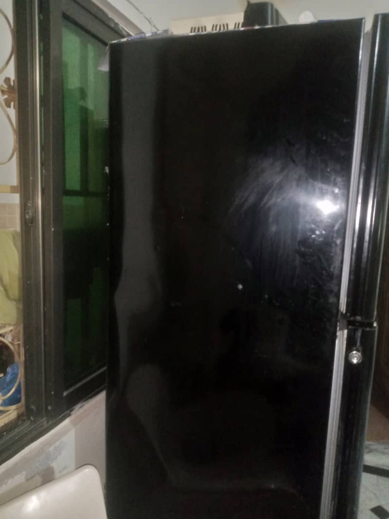 Gently Used Refrigerator - Excellent Condition! 1