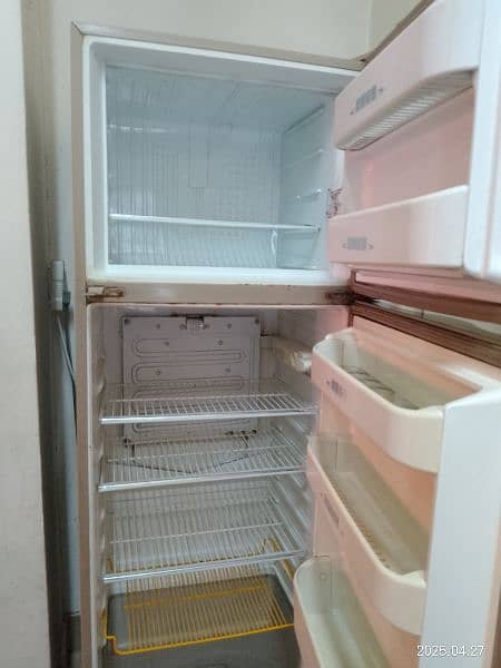 Dawlance fridge for sale 6