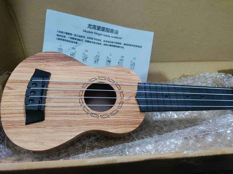 New small Ukulele with Box and pick 0