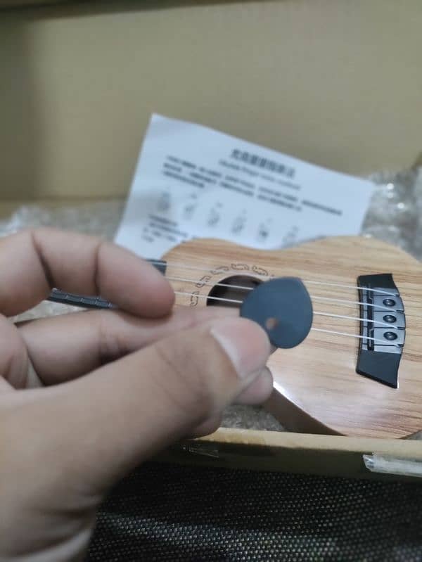 New small Ukulele with Box and pick 5