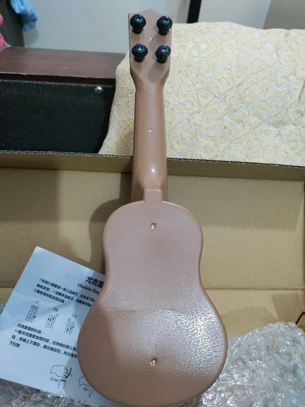 New small Ukulele with Box and pick 7