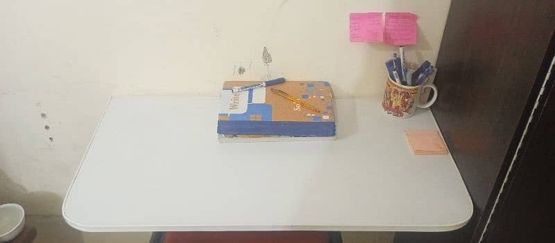 wall mountable study table 1
