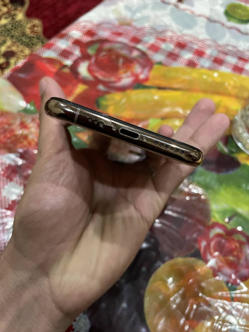 iPhone XS 256 GB Golden 1