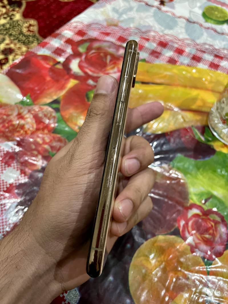 iPhone XS 256 GB Golden 7