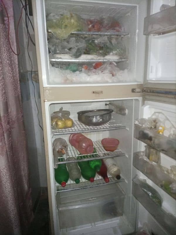 selling refrigirator 0