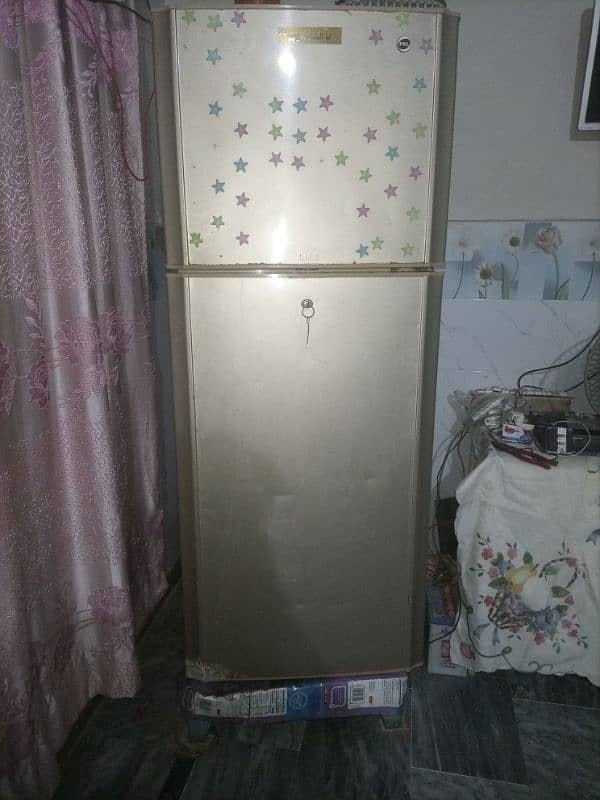 selling refrigirator 2
