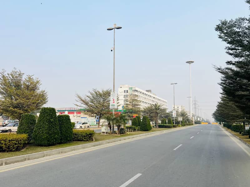 5 MARLA COMMERCIAL PLOT MAIN BOULEVARD 150 FT ROAD 0