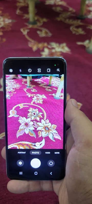 Samsung Galaxy s10E approve 10/10 4